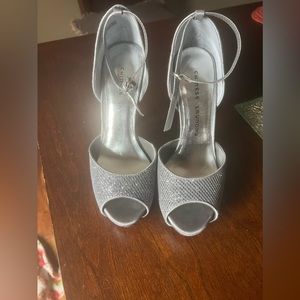 Chinese Laundry Platform Pumps